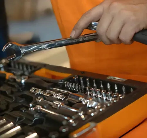 Guía de Supervivencia: 5 Herramientas y Materiales Indispensables para Reparaciones Eléctricas en el Hogar